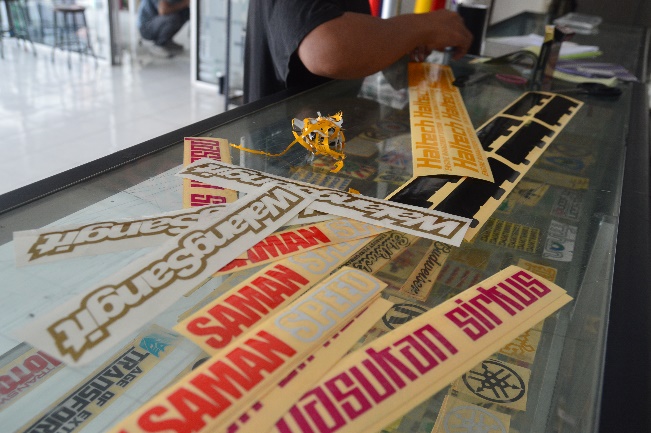 Cutting-Sticker
